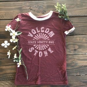 White and burgundy Volcom short T-shirt